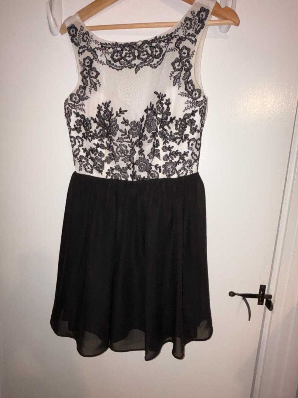 Masquerade Black and White Floral Lace Party Dress